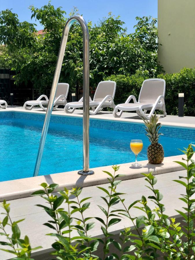 Seka Apartments With A Pool Kaštela Buitenkant foto